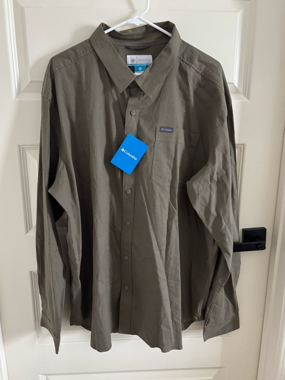 Columbia Men's Button-Down Shirt in Olive
